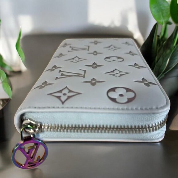 Louis Vuitton Iridescent Monogram Ski Coussin Zippy Wallet NEW with COA - Picture 17 of 17